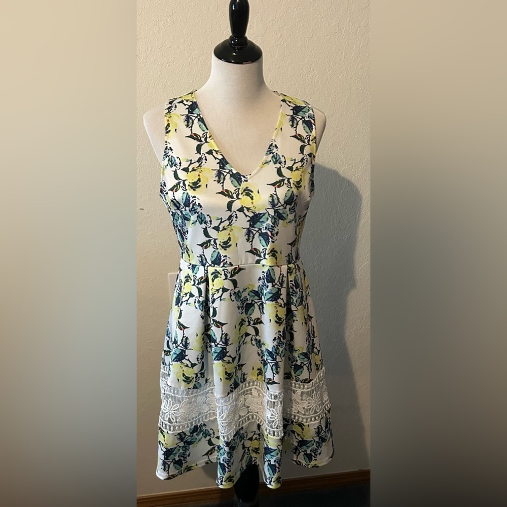 Francesca’s lemon print sleeveless dress size L
